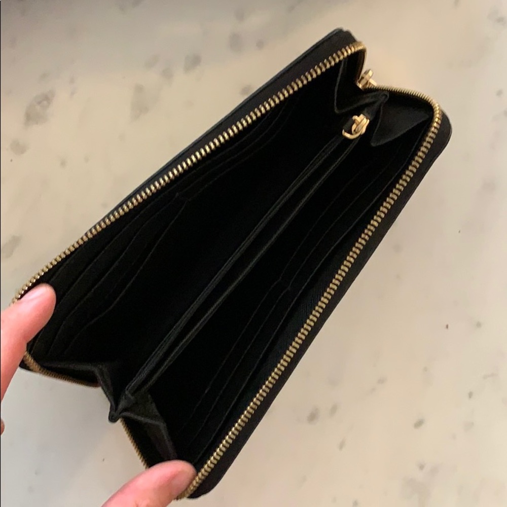 Michael Kors Zip Around Black Wallet - Picture 4 of 6